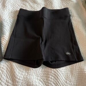 ALO Yoga Women's Black Bike Shorts